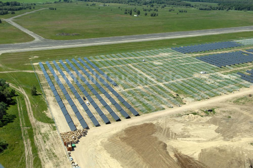 TUTOW aus der Vogelperspektive: Solarenergiepark am Flugplatz Tutow in Mecklenburg - Vorpommern