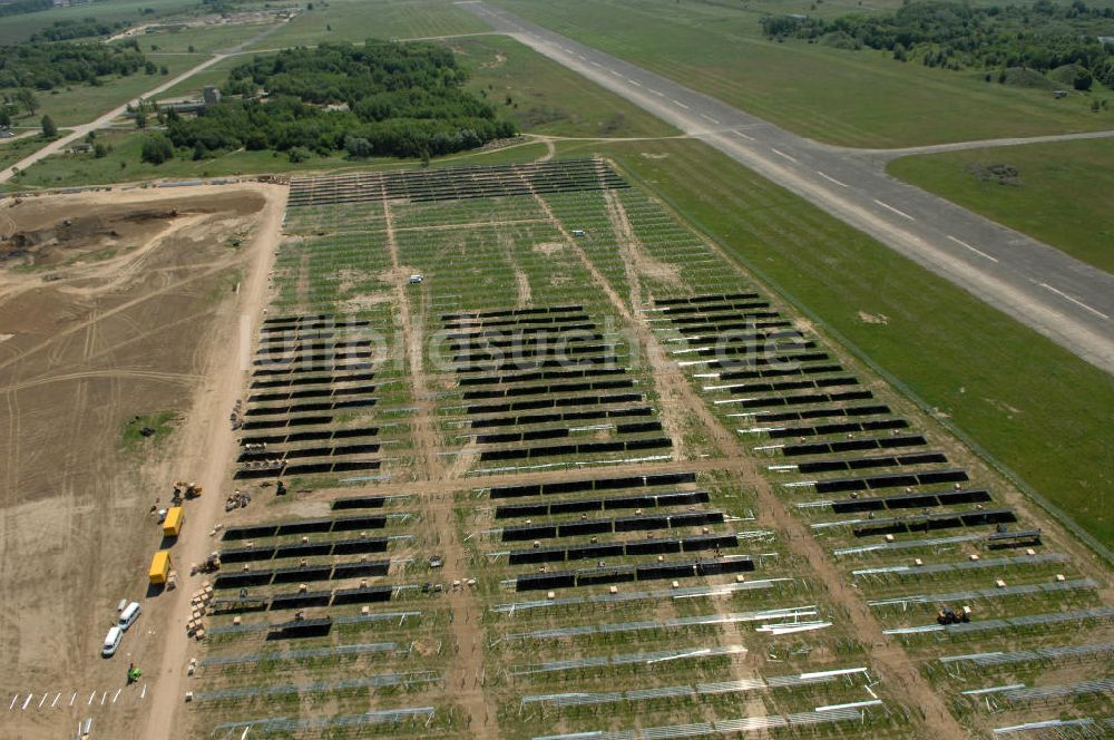 Luftaufnahme TUTOW - Solarenergiepark am Flugplatz Tutow in Mecklenburg - Vorpommern