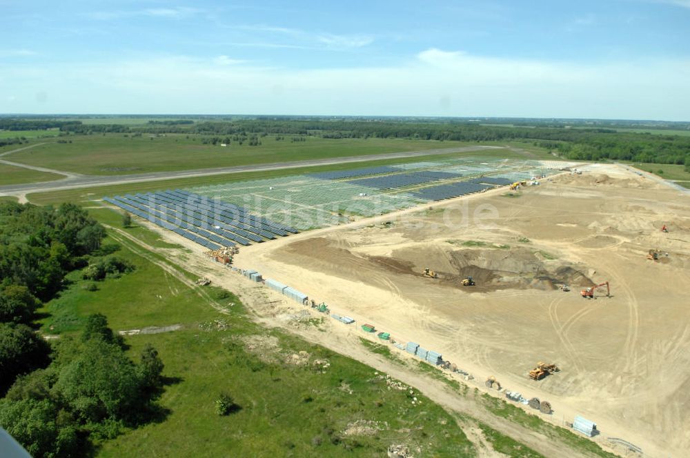 TUTOW aus der Vogelperspektive: Solarenergiepark am Flugplatz Tutow in Mecklenburg - Vorpommern