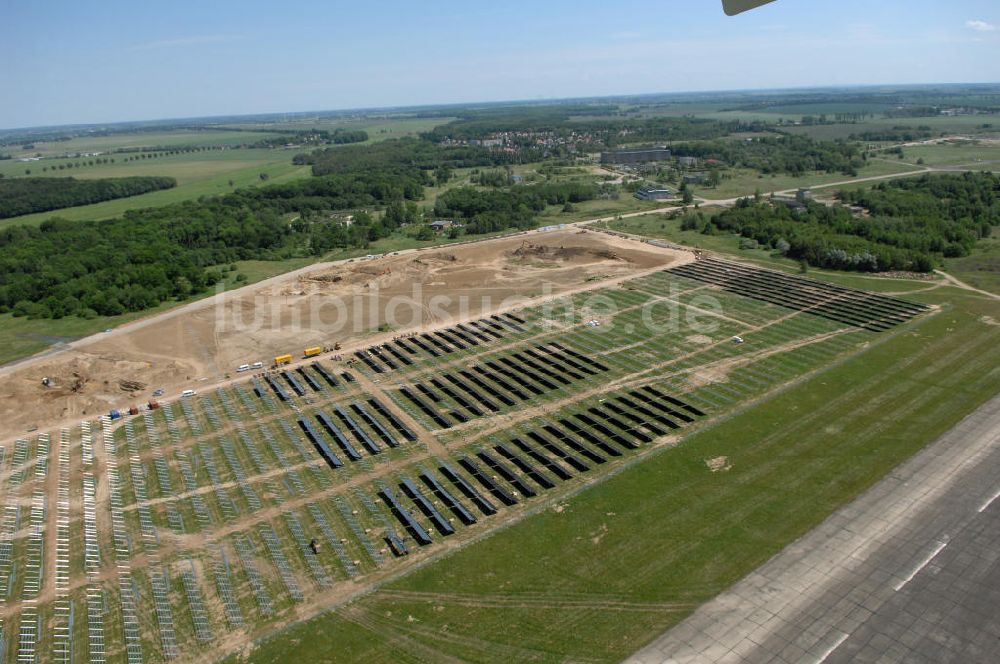 Luftaufnahme TUTOW - Solarenergiepark am Flugplatz Tutow in Mecklenburg - Vorpommern