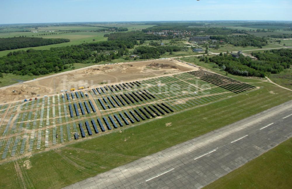 TUTOW aus der Vogelperspektive: Solarenergiepark am Flugplatz Tutow in Mecklenburg - Vorpommern