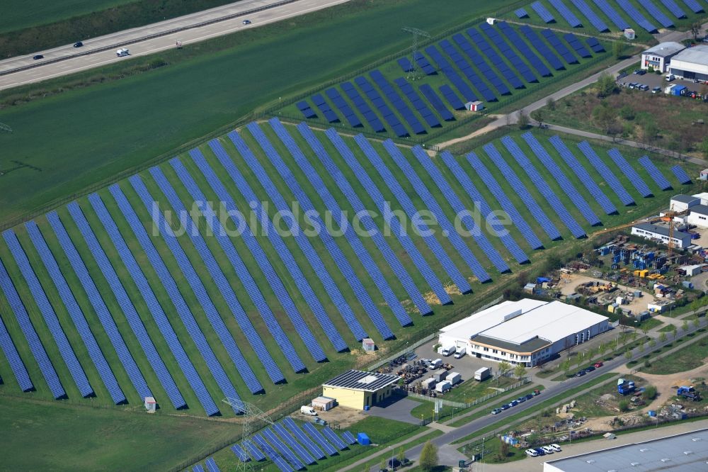 Neuenhagen von oben - Solarenergiepark / Solarpark / Solarkraftwerk am Solarpark Neuenhagen im Bundesland Brandenburg