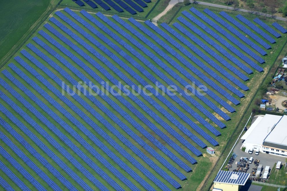 Luftaufnahme Neuenhagen - Solarenergiepark / Solarpark / Solarkraftwerk am Solarpark Neuenhagen im Bundesland Brandenburg