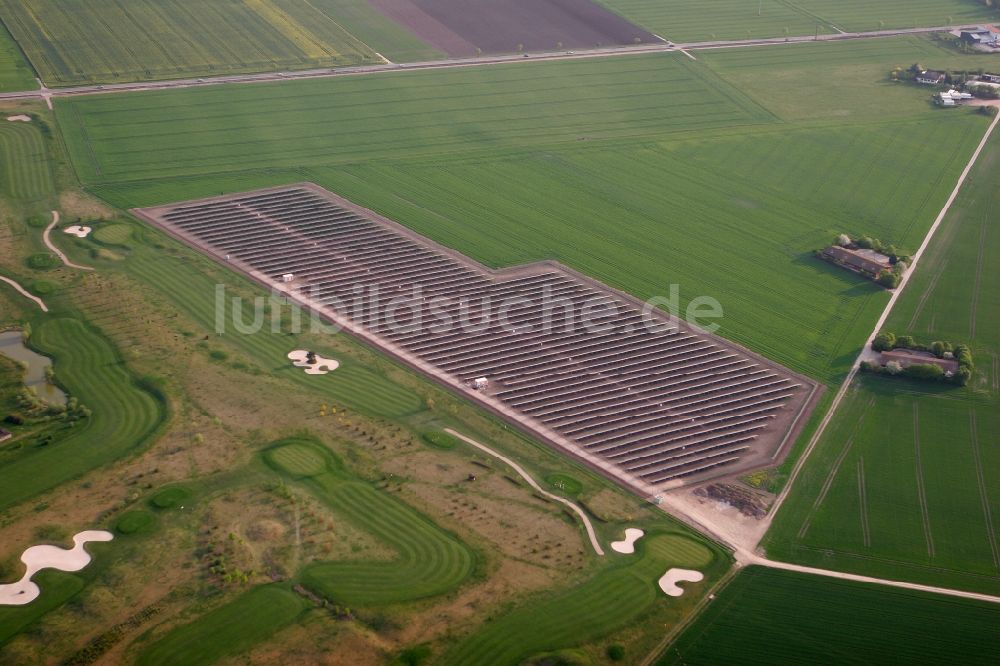 Luftaufnahme Riedstadt - Solarfeld bei Riedstadt im Bundesland Hessen