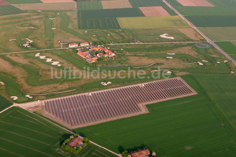 Riedstadt aus der Vogelperspektive: Solarfeld bei Riedstadt im Bundesland Hessen