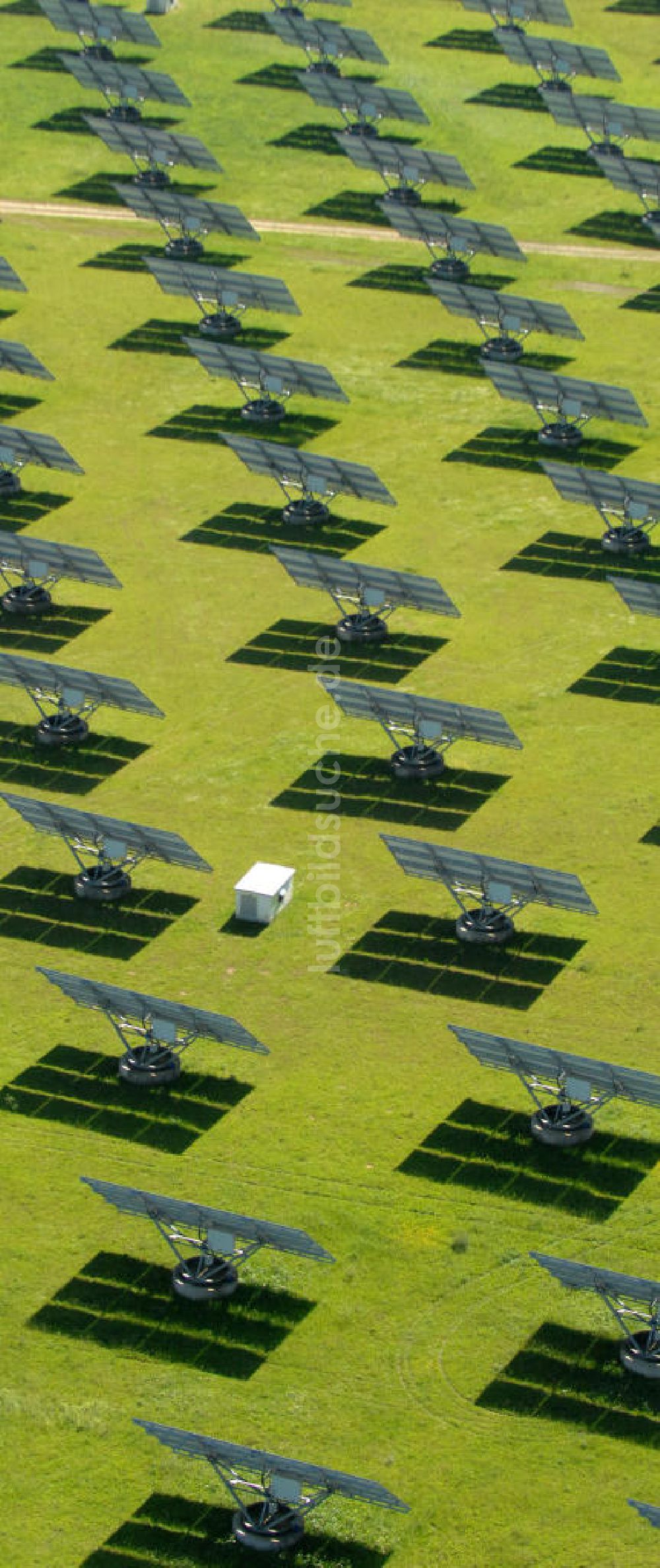 Luftaufnahme Arnstein - Solarfeld Erlasee (auch Solarstrompark Gut Erlasee) bei Arnstein in Bayern