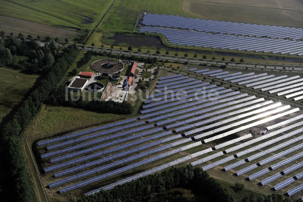 Boizenburg aus der Vogelperspektive: Solarfeld, Solarpark bzw. Photovoltaikanlage in Boizenburg/Elbe im Bundesland Mecklenburg-Vorpommern