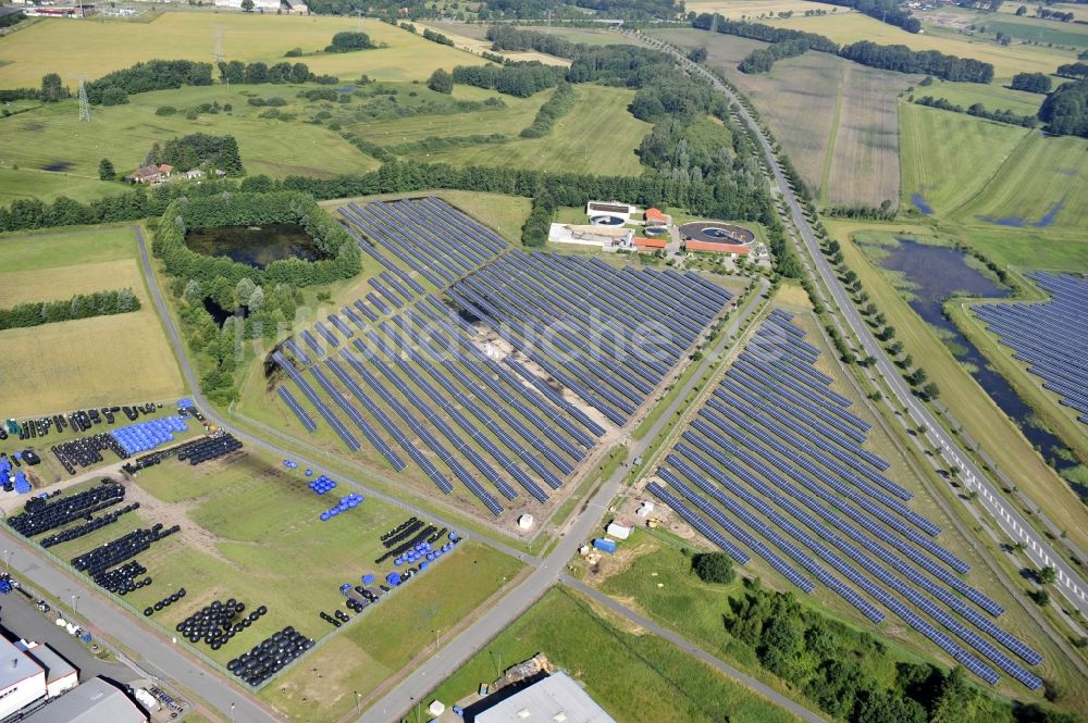 Luftaufnahme Boizenburg - Solarfeld, Solarpark bzw. Photovoltaikanlage in Boizenburg/Elbe im Bundesland Mecklenburg-Vorpommern