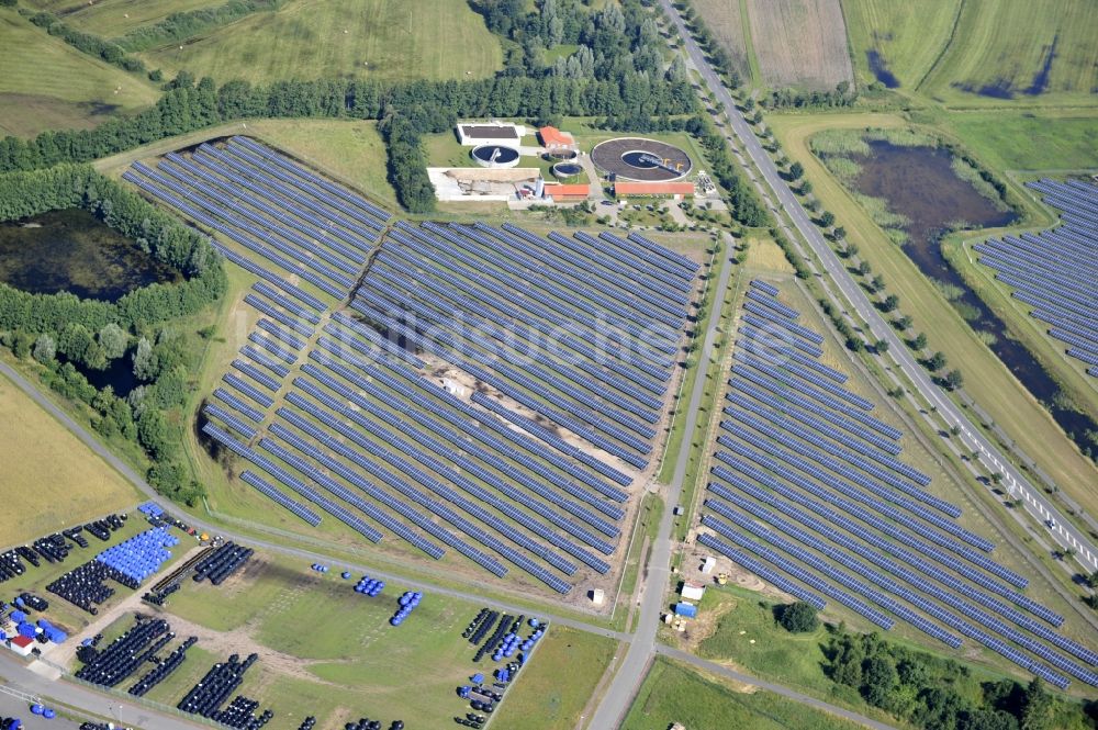 Luftaufnahme Boizenburg - Solarfeld, Solarpark bzw. Photovoltaikanlage in Boizenburg/Elbe im Bundesland Mecklenburg-Vorpommern