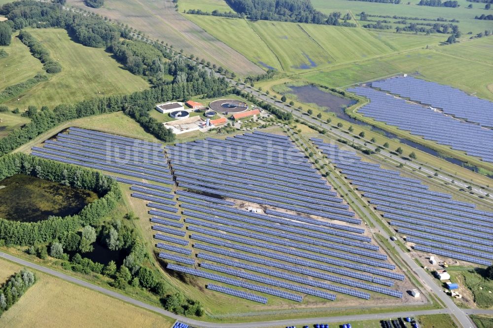 Luftaufnahme Boizenburg - Solarfeld, Solarpark bzw. Photovoltaikanlage in Boizenburg/Elbe im Bundesland Mecklenburg-Vorpommern