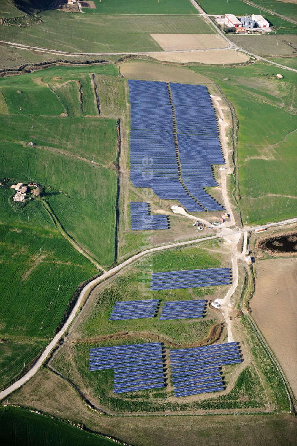 Luftbild Villalba auf Sizilien - Solarfeld / Solarpark Villalba auf Sizilien in Italien