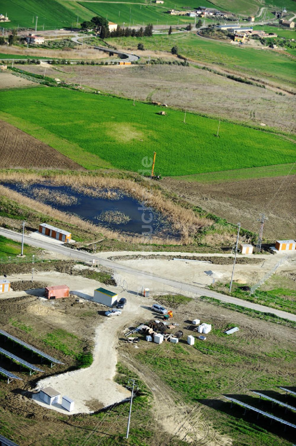 Villalba auf Sizilien von oben - Solarfeld / Solarpark Villalba auf Sizilien in Italien