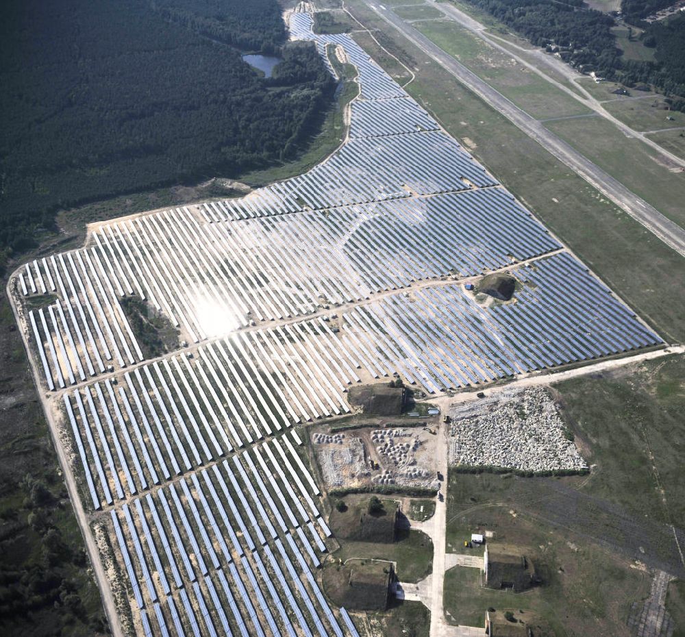 Luftbild Finow - Solarfelder des neuen Solarkraftwerk Finow Tower