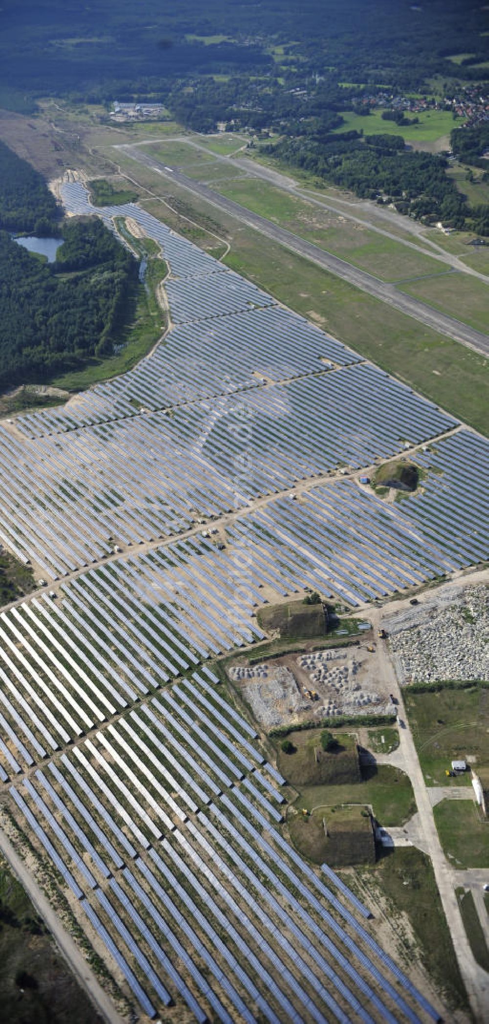 Luftaufnahme Finow - Solarfelder des neuen Solarkraftwerk Finow Tower