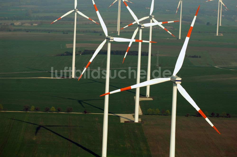 GREUßEN aus der Vogelperspektive: Solarfelder der Solarparc Aktiengesellschaft südlich von Ballstädt in Thüringen