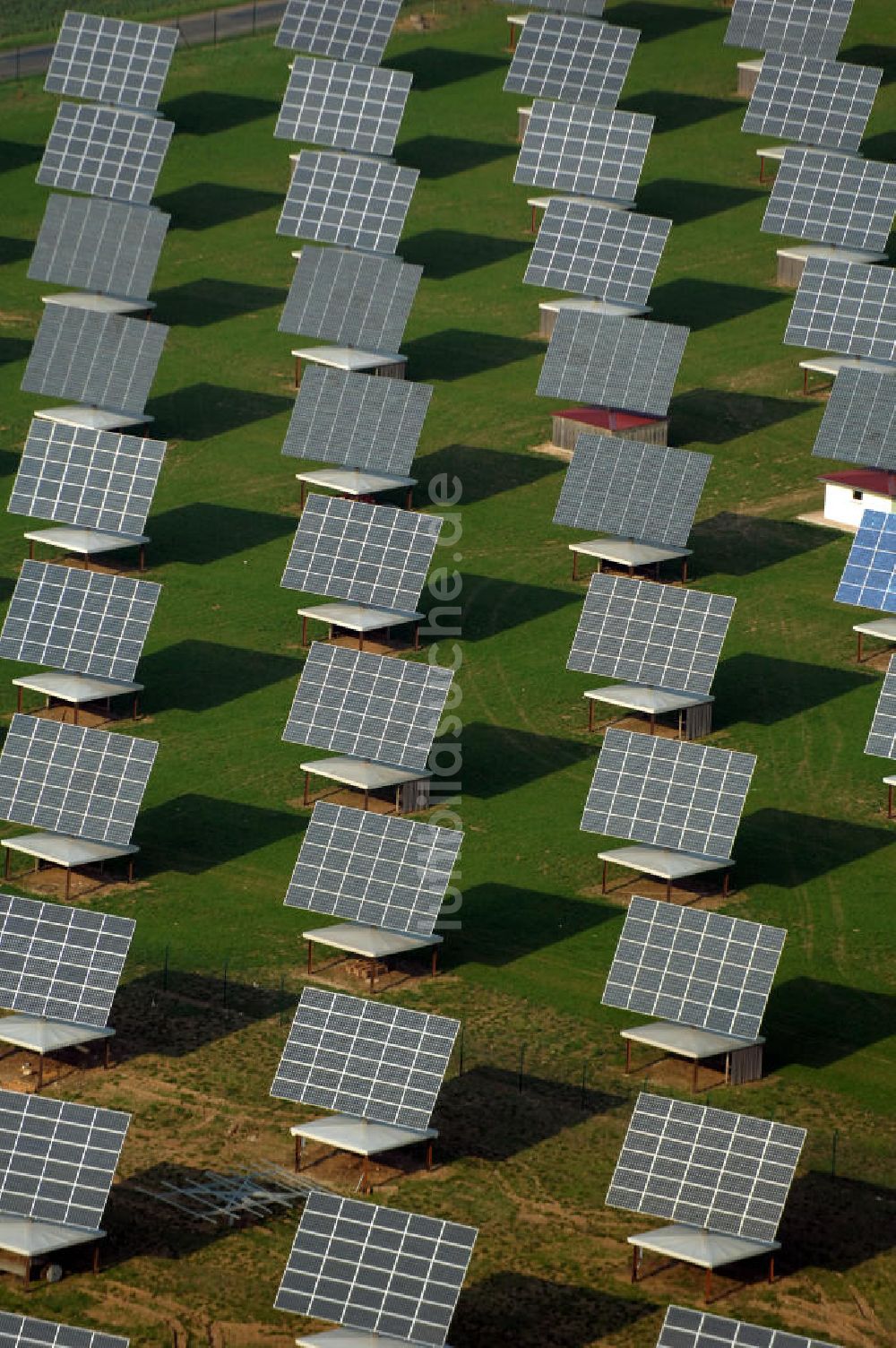 BALLSTÄDT von oben - Solarfelder der Solarparc Aktiengesellschaft südlich von Ballstädt in Thüringen