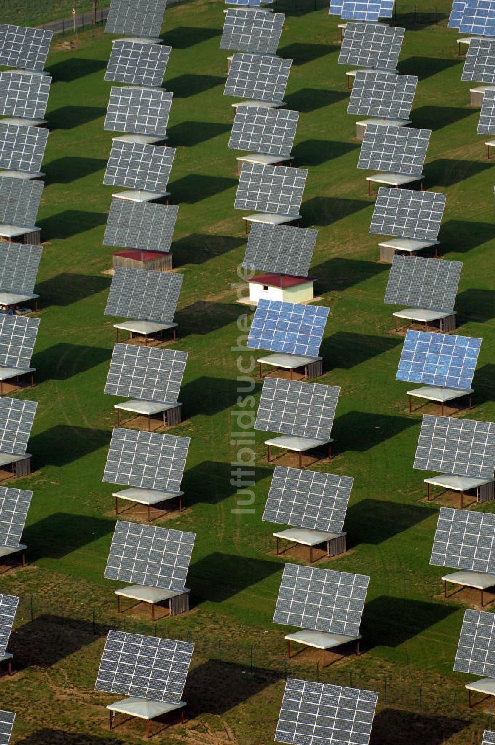 BALLSTÄDT aus der Vogelperspektive: Solarfelder der Solarparc Aktiengesellschaft südlich von Ballstädt in Thüringen