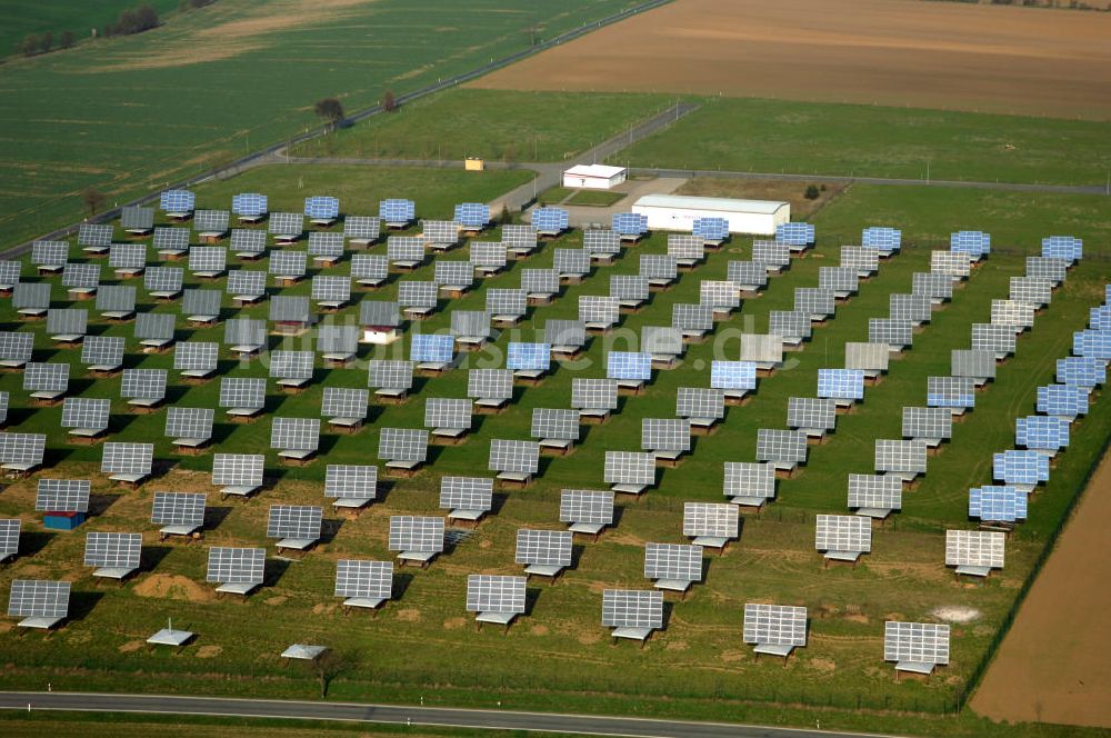 BALLSTÄDT aus der Vogelperspektive: Solarfelder der Solarparc Aktiengesellschaft südlich von Ballstädt in Thüringen