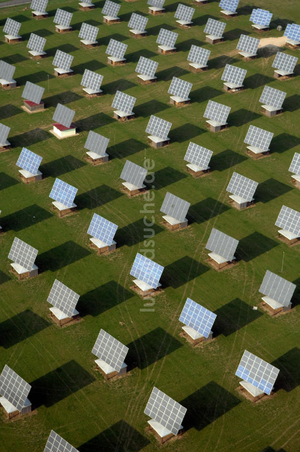 Luftaufnahme BALLSTÄDT - Solarfelder der Solarparc Aktiengesellschaft südlich von Ballstädt in Thüringen