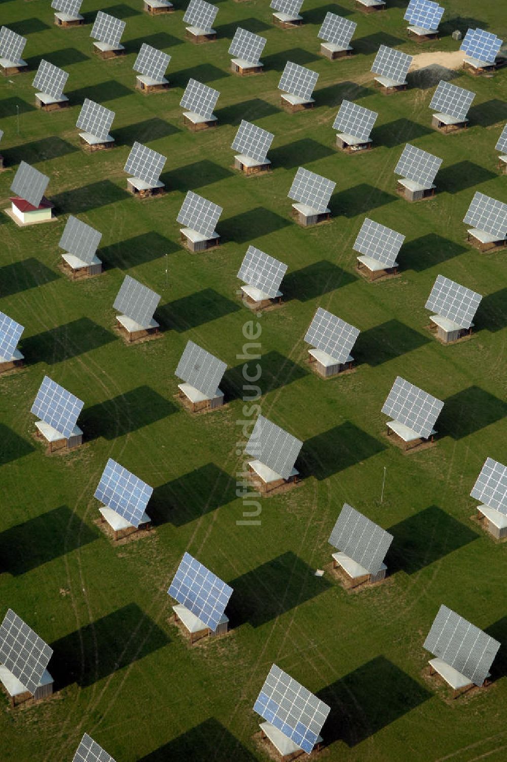 BALLSTÄDT von oben - Solarfelder der Solarparc Aktiengesellschaft südlich von Ballstädt in Thüringen