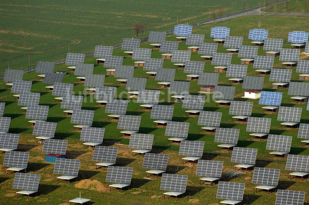 Luftaufnahme BALLSTÄDT - Solarfelder der Solarparc Aktiengesellschaft südlich von Ballstädt in Thüringen