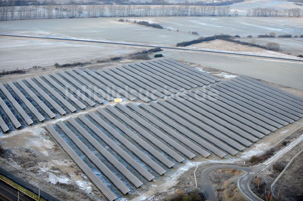 Oebisfelde von oben - Solarfelder am Stadtrand von Oebisfelde in Sachsen-Anhalt