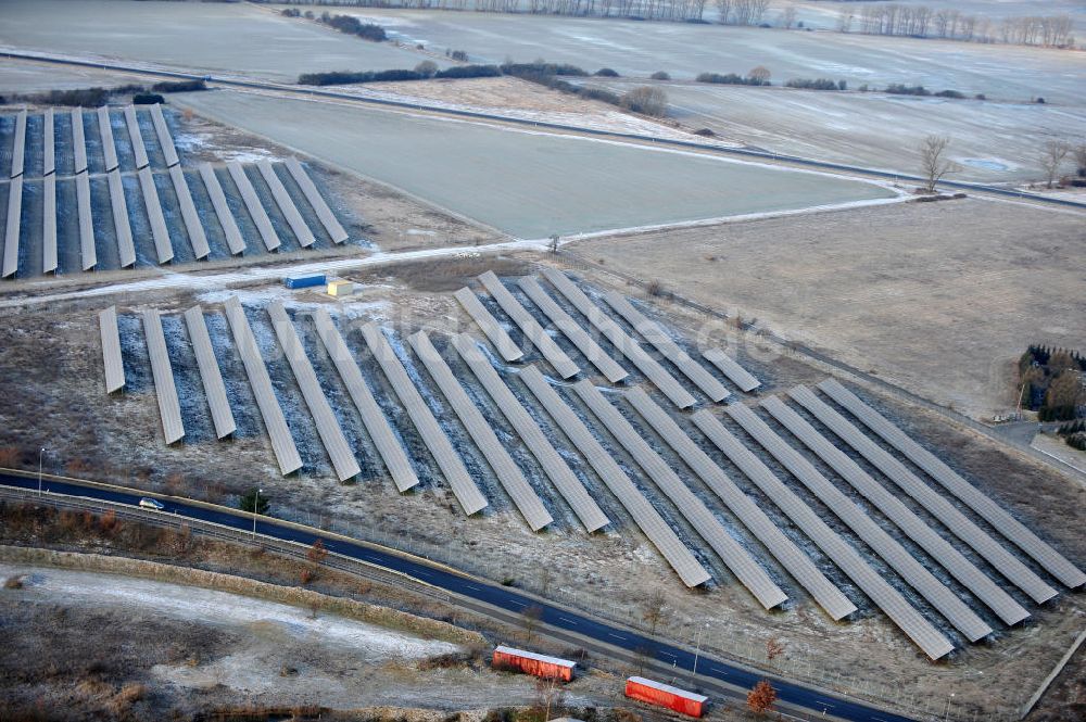 Luftaufnahme Oebisfelde - Solarfelder am Stadtrand von Oebisfelde in Sachsen-Anhalt