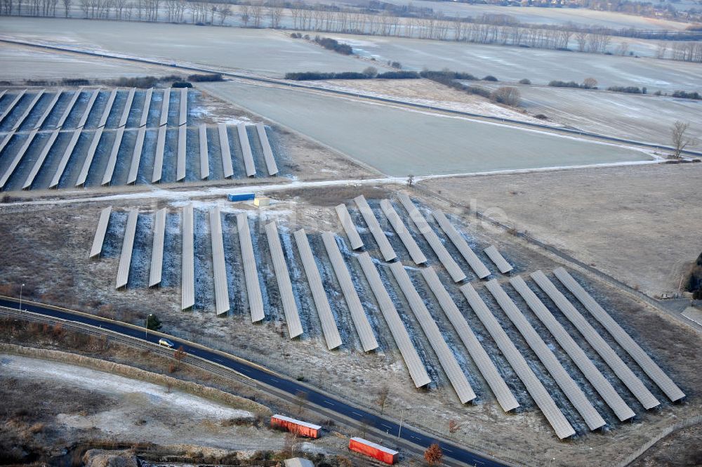 Oebisfelde von oben - Solarfelder am Stadtrand von Oebisfelde in Sachsen-Anhalt