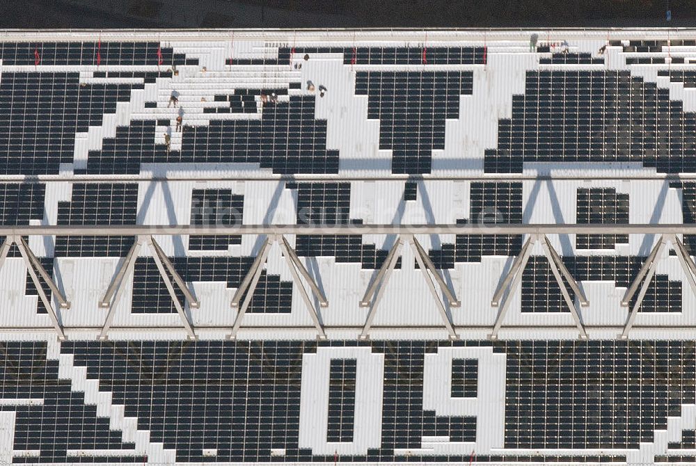 Dortmund aus der Vogelperspektive: Solarflächen / Solarpaneele als BVB - Logo aufgerüstetes Dach des Borusseum , dem Stadion Signal Iduna Park in Dortmund