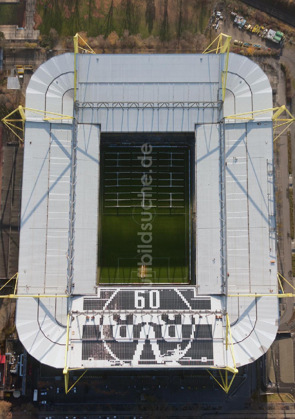 Luftaufnahme Dortmund - Solarflächen / Solarpaneele als BVB - Logo aufgerüstetes Dach des Borusseum , dem Stadion Signal Iduna Park in Dortmund