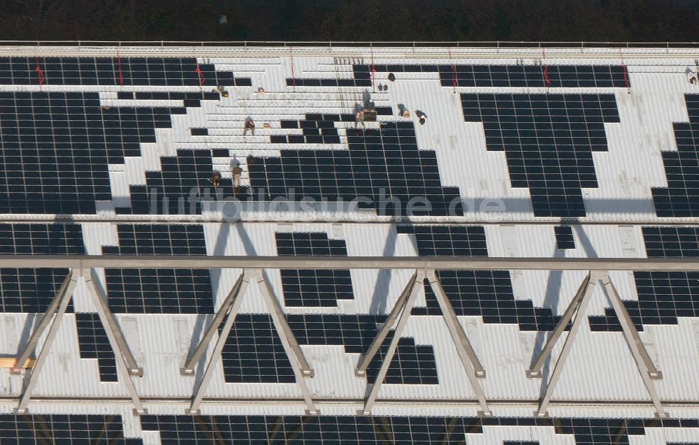 Luftbild Dortmund - Solarflächen / Solarpaneele als BVB - Logo aufgerüstetes Dach des Borusseum , dem Stadion Signal Iduna Park in Dortmund