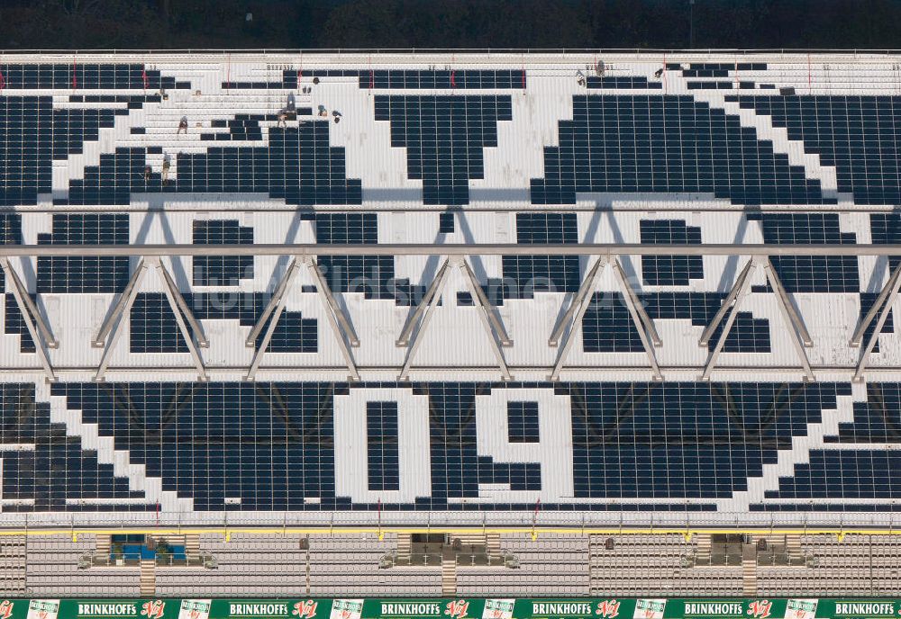 Dortmund von oben - Solarflächen / Solarpaneele als BVB - Logo aufgerüstetes Dach des Borusseum , dem Stadion Signal Iduna Park in Dortmund