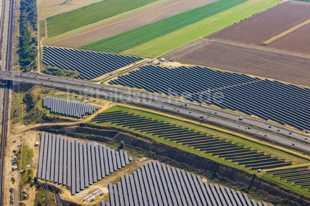 Luftbild Bedburg - Solarkraftwerk und Photovoltaik- Anlagen in Bedburg im Bundesland Nordrhein-Westfalen, Deutschland