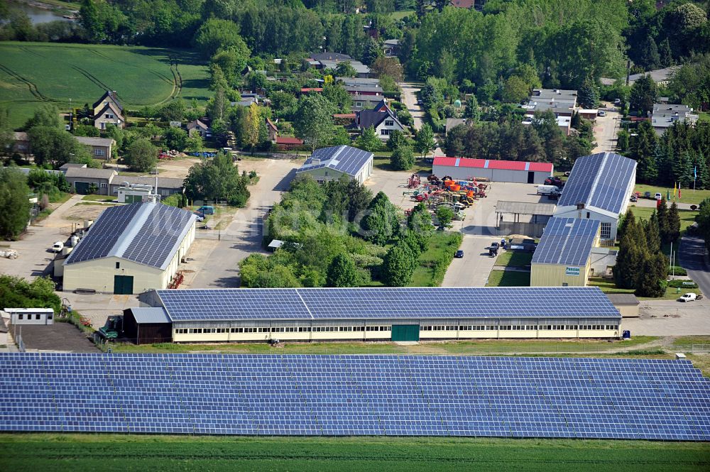 Luftbild Dedelow - Solarkraftwerk und Photovoltaik- Anlagen am ehemaligen Flugplatz in Dedelow im Bundesland Brandenburg, Deutschland