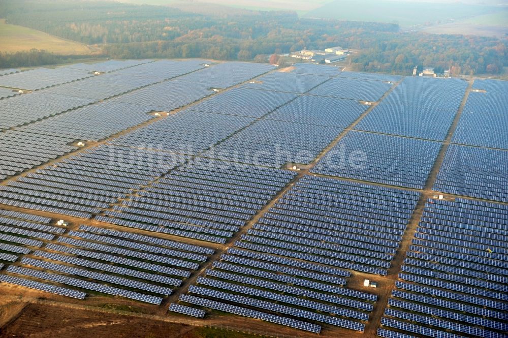 Luftbild Fürstenwalde/Spree - Solarkraftwerk und Photovoltaik- Anlagen auf dem ehemaligen Flugplatz in Fürstenwalde/Spree im Bundesland Brandenburg