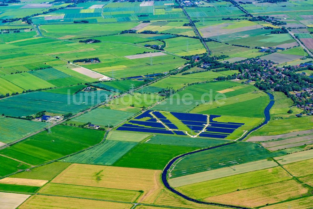 Luftaufnahme Enge-Sande - Solarkraftwerk und Photovoltaik- Anlagen in einem Feld in Enge-Sande im Bundesland Schleswig-Holstein, Deutschland