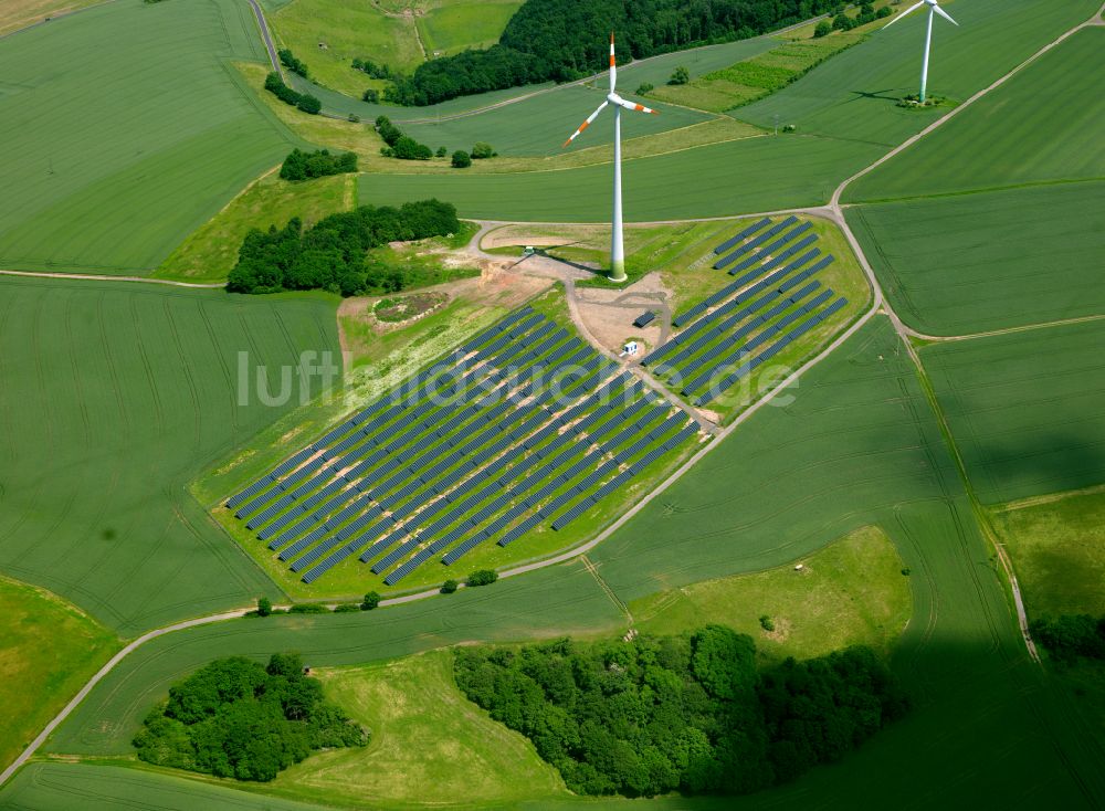 Gerbach von oben - Solarkraftwerk und Photovoltaik- Anlagen in einem Feld in Gerbach im Bundesland Rheinland-Pfalz, Deutschland