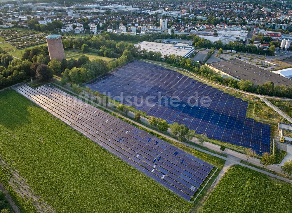 Ludwigsburg von oben - Solarkraftwerk und Photovoltaik- Anlagen in einem Feld in Ludwigsburg im Bundesland Baden-Württemberg, Deutschland