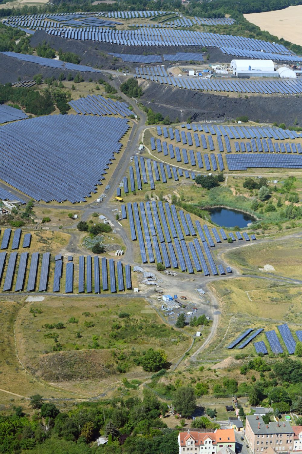 Lutherstadt Eisleben aus der Vogelperspektive: Solarkraftwerk und Photovoltaik- Anlagen in Lutherstadt Eisleben im Bundesland Sachsen-Anhalt, Deutschland