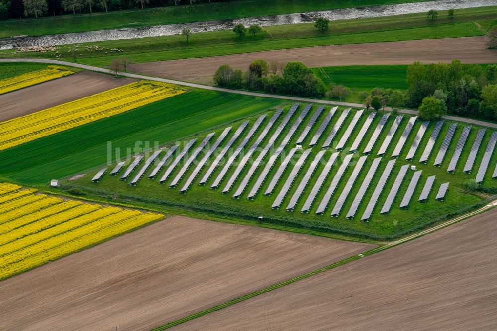 Rheinhausen aus der Vogelperspektive: Solarkraftwerk und Photovoltaik- Anlagen in Rheinhausen im Bundesland Baden-Württemberg, Deutschland