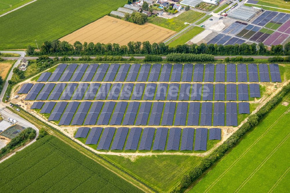 Luftaufnahme Soest - Solarkraftwerk und Photovoltaik- Anlagen in Soest im Bundesland Nordrhein-Westfalen, Deutschland