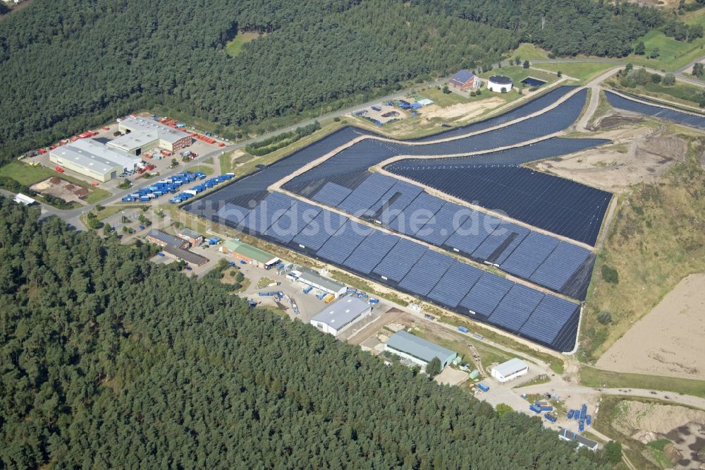 Bardowick aus der Vogelperspektive: Solarkraftwerk auf der stillgelegten Mülldeponie in Bardowick im Bundesland Niedersachsen