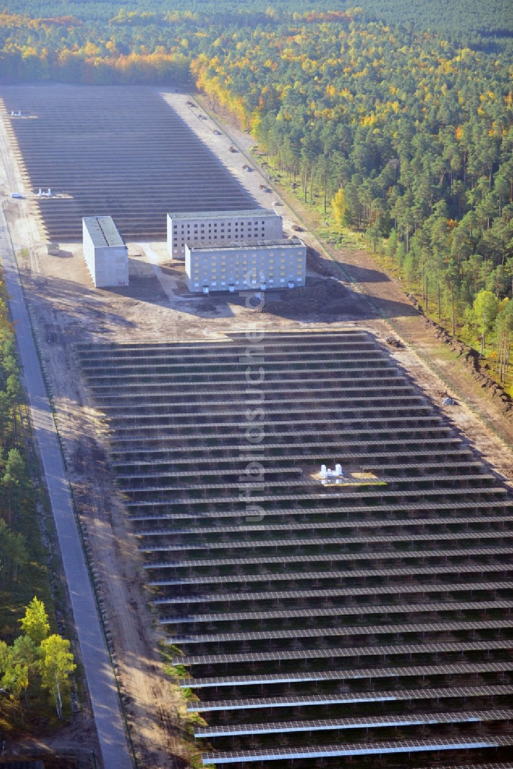 Templin von oben - Solarkraftwerk Templin - Groß Dölln auf dem ehmaligen Flugplatz Templin im Bundesland Brandenburg