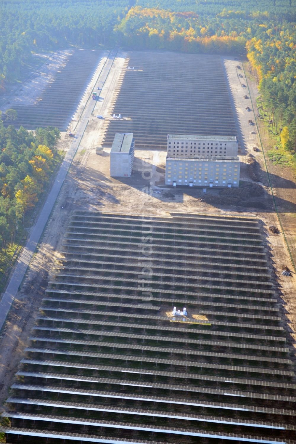 Templin aus der Vogelperspektive: Solarkraftwerk Templin - Groß Dölln auf dem ehmaligen Flugplatz Templin im Bundesland Brandenburg