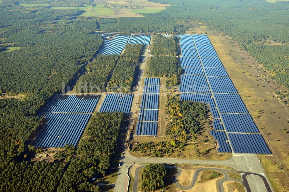 Luftbild Templin - Solarkraftwerk Templin - Groß Dölln auf dem ehmaligen Flugplatz Templin im Bundesland Brandenburg