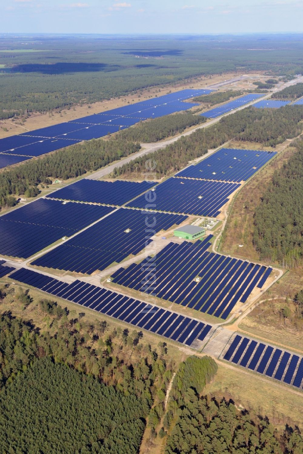 Luftbild Templin, Groß Dölln - Solarkraftwerk Templin - Groß Dölln auf dem ehmaligen Flugplatz Templin im Bundesland Brandenburg