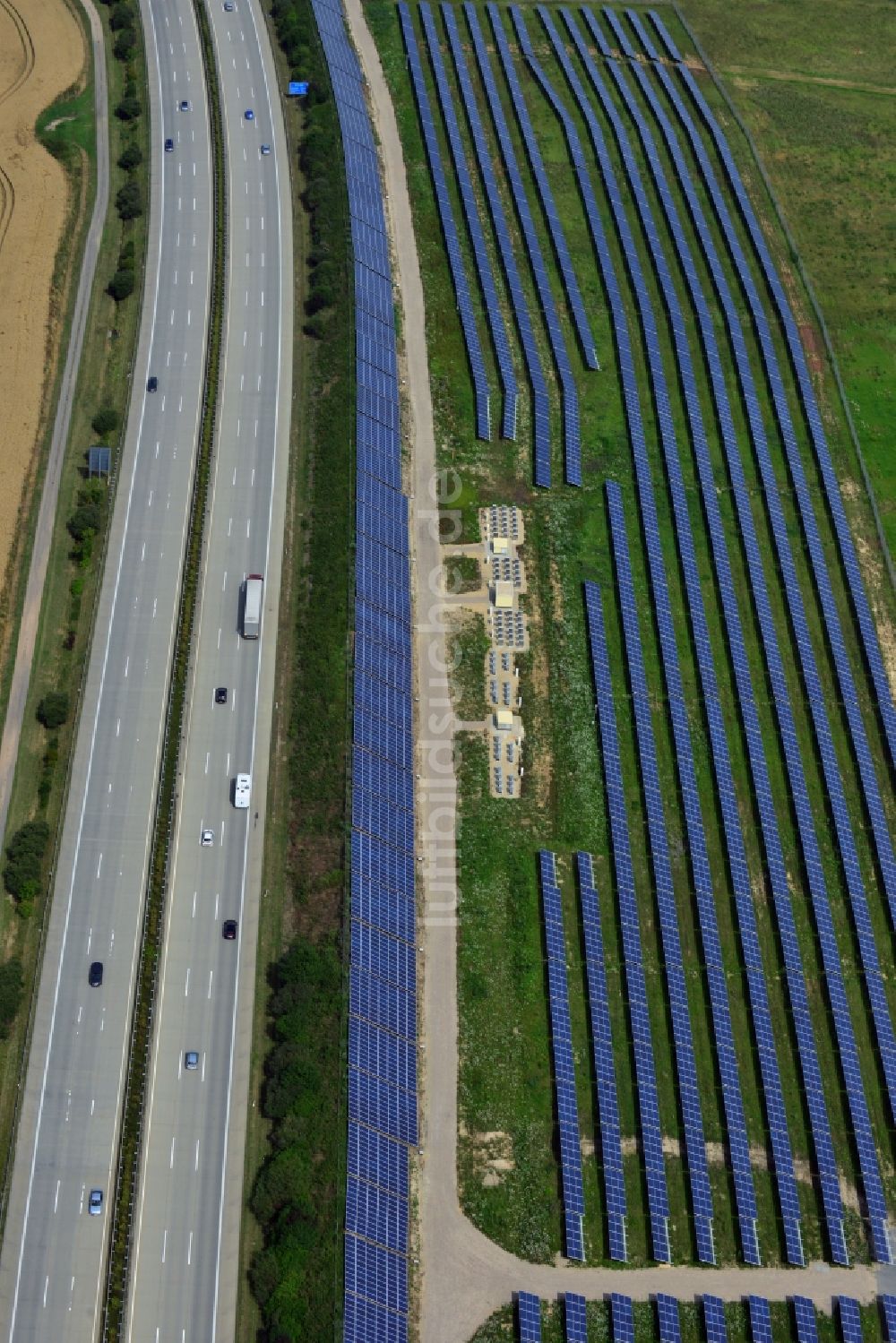 Luftbild Rüdersdorf - Solarpanele des Solarkraftwerkes entlang der BAB Autobahn E4 - A40 bei Rüdersdorf in Thüringen