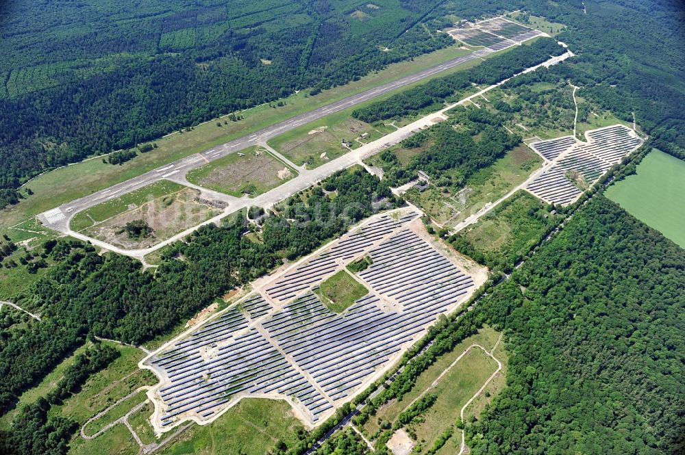 Allstedt aus der Vogelperspektive: Solarpark Allstedt in Sachsen-Anhalt