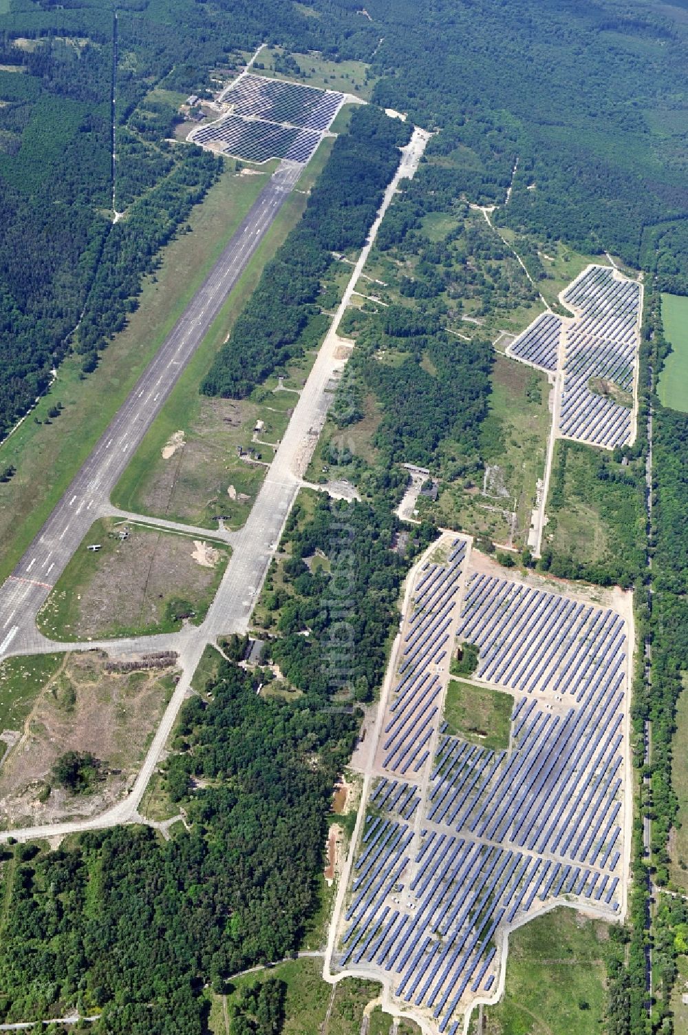 Allstedt aus der Vogelperspektive: Solarpark Allstedt in Sachsen-Anhalt