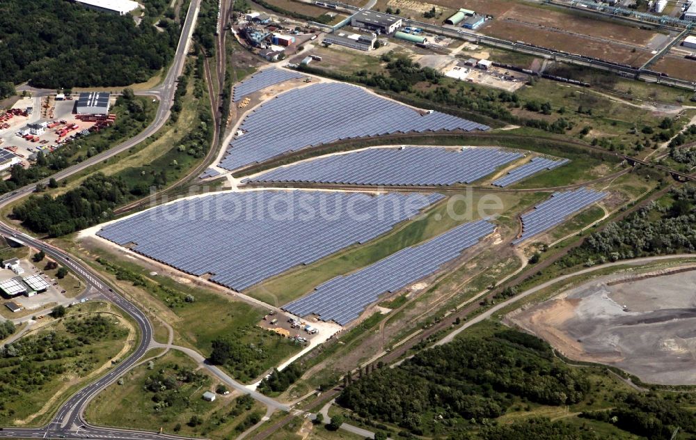 Bitterfeld-Wolfen von oben - Solarpark in Bitterfeld-Wolfen in Sachsen-Anhalt